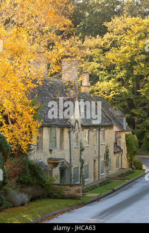 Gamme de cottages en pierre de Cotswold en automne, vaste Campden, Cotswolds, Gloucestershire, Angleterre, Royaume-Uni, Europe Banque D'Images