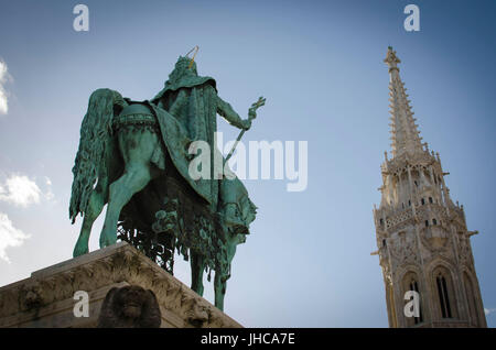 La statue équestre du roi Stephen I de Hongrie à Budapest Banque D'Images