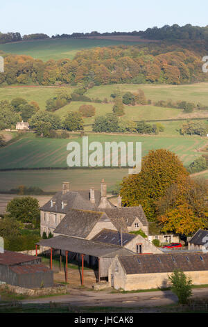 Vue sur Wadfield ferme et terres agricoles à l'automne, Cotswolds Winchcombe, Cotswolds, Gloucestershire, Angleterre, Royaume-Uni, Europe Banque D'Images