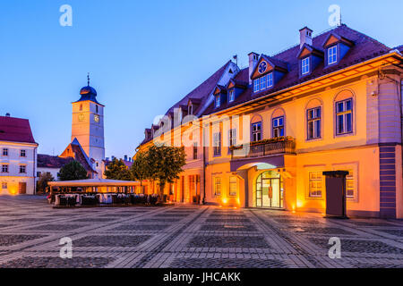 Sibiu, Roumanie.Tour du Conseil dans la Grande Place de Sibiu. Banque D'Images