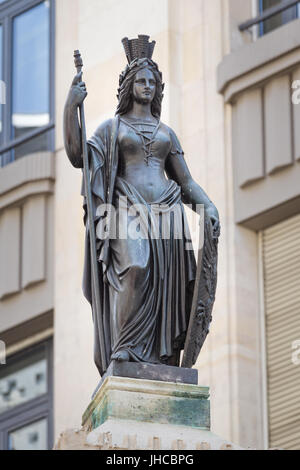 La fontaine de l'Escalade (détail - statue de femme représentant Genève) Banque D'Images