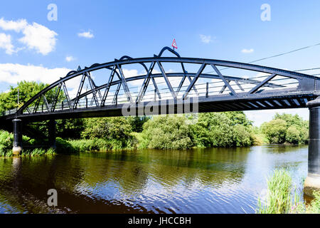 Bond est le pont, un vieux pont en fer de l'ère victorienne sur la rivière Blackwater, County Armagh Banque D'Images