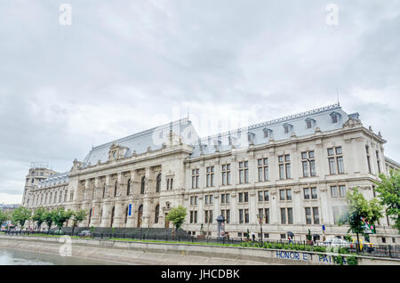 Bucarest, Roumanie - 25 MAI 2014 : le palais de justice de Bucarest. Banque D'Images