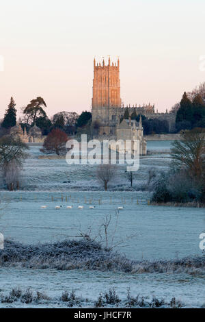St James' Church et Campden House Banqueting House dans le froid hivernal, Chipping Campden, Cotswolds, Gloucestershire, Angleterre, Royaume-Uni, Europe Banque D'Images