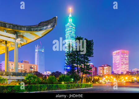 TAIPEI, TAIWAN - Le 20 avril : c'est une vue de la Taipei 101 qui est un célèbre bâtiment historique prises de Sun Yat-Sen Memorial Hall sur Avril Banque D'Images