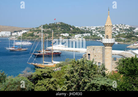 Vue du château de Bodrum, Turquie. La Mer Égée, le port et la mosquée. Banque D'Images