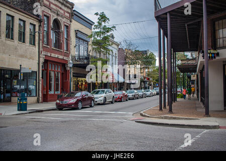 Juillet 2017, Mobile, AL : Restaurants et magasins dans le centre-ville de Mobile Banque D'Images