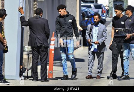 Balle Lonzo arrive au Jimmy Kimmel Live ! Studios avec : Balle Lonzo Où : Los Angeles, California, United States Quand : 12 juin 2017 Source : WENN.com Banque D'Images