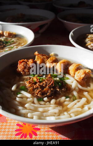 Aiguille d'argent traditionnels noodle soup Banque D'Images