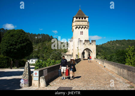 Sur la cité médiévale Pont Valentre sur la rivière Lot, Cahors, Lot, France Banque D'Images