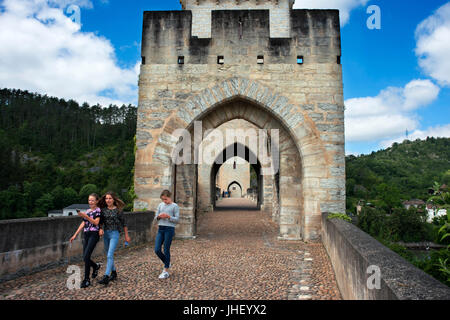 Sur la cité médiévale Pont Valentre sur la rivière Lot, Cahors, Lot, France Banque D'Images