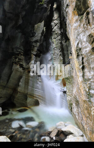 En cascade, Grotte Trollkirka Norvège Banque D'Images