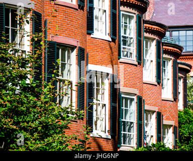 Maisons en rangée historique en brique rouge à Boston's Beacon Hill Banque D'Images