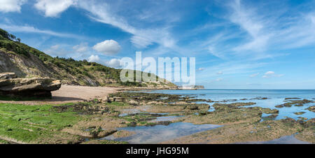 Vue panoramique de la plage de la baie en cornaline à vers Scarborough, North Yorkshire, Angleterre. Banque D'Images