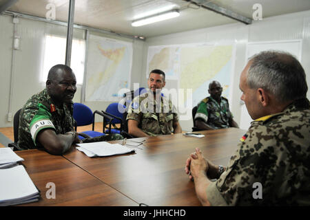 2016 0510 par intérim de l'AMISOM Rencontre Force-Commander FC navale de l'UE-6 (26324063094) Banque D'Images