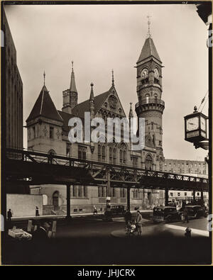 Jefferson Market Court, angle sud-ouest de la sixième Avenue et West 10th Street, à au nord de l'angle sud-ouest de la sixième Avenue et West 9th Street, Manhattan (NYPL b13668355-482552) Banque D'Images