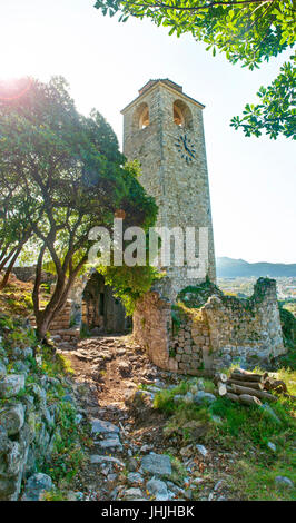 Ruines de la tour de la vieille horloge en ville de Stari Bar, Monténégro Banque D'Images