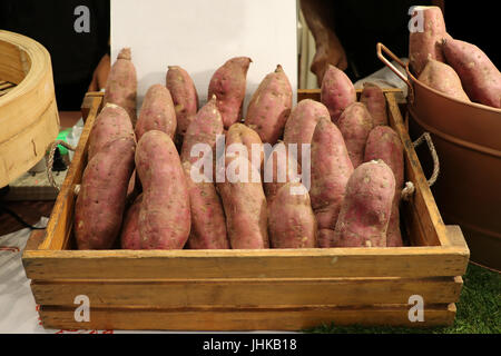 Farine De Patate Douce Dans Un Bol En Bois Photo stock - Image du graines,  organique: 170185980