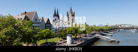 Vieille Ville avec Dom, la Cathédrale, Groß St. Martin, Cologne, Rhénanie du Nord-Westphalie, Allemagne, Europe Banque D'Images