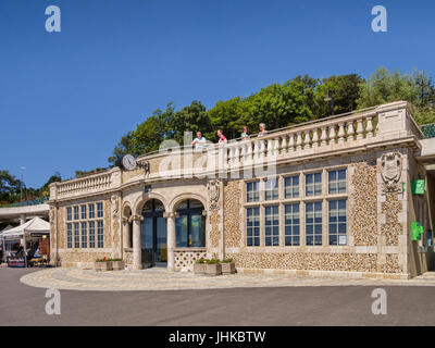 1 Juillet 2017 : Lyme Regis, dans le Dorset - Le Pavillon du jubilé de la Lyme Regis, dans le Dorset, promenade, aujourd'hui un centre d'accueil. Banque D'Images