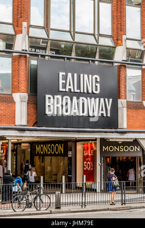 Entrée au centre d'Ealing Broadway, Londres W5, Angleterre, Royaume-Uni. Banque D'Images