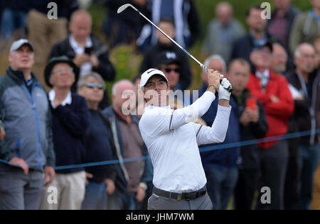 L'Irlande du Nord joue Rory McIlroy est second coup au 8ème orifice pendant deux jours de la Aberdeen Asset Management 2017 Open écossais à Dundonald Links, Troon. Banque D'Images