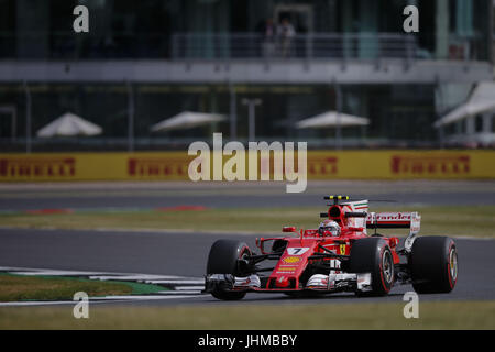 Towcester, UK. 14 juillet, 2017. KIMI RAIKKONEN de Finlande et la Scuderia Ferrari durs lors de la première séance d'essais libres de la Formule 1 2017 Grand Prix de Grande-Bretagne en Towcester, Royaume-Uni. Credit : James/Gasperotti ZUMA Wire/Alamy Live News Banque D'Images