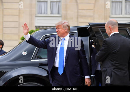 Paris, France. Le 13 juillet, 2017. Le président américain, Donald Trump arrive à l'Elysée à Paris, France, le 13 juillet 2017. Crédit : François pauletto/Alamy Live News Banque D'Images