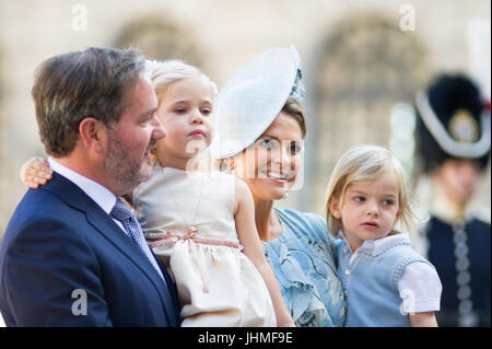 Cour intérieure, le Palais Royal, Stockholm, Suède, le 14 juillet 2017. La princesse Victoria de Suède's 40e anniversaire sera célébré sur une période de deux jours à Stockholm et d'Öland. Le vendredi 14 juillet, la célébration commence à Stockholm. L'ensemble de la famille royale suédoise sont attendus pour les festivités sur deux jours. M. Christopher O'Neill, princesse Léonore, la Princesse Madeleine, le Prince Nicolas. Credit : Barbro Bergfeldt/Alamy Live News Banque D'Images