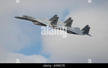 RAF Fairford, Gloucestershire, Royaume-Uni. 14 juillet 2017. Premier jour du Royal International Air Tattoo (RIAT), l'un des plus grands meetings. Démonstrations en vol : la bataille d'Angleterre et de vol des avions de l'USAF souligne le 70e anniversaire de leur service, y compris l'équipe de voltige Thunderbirds apparaissant au riat pour la première fois en 10 ans. Credit : Malcolm Park / Alamy Live News. Banque D'Images