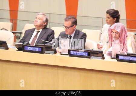 Nations Unies, New York, USA. 14 juillet, 2017. Secrétaire général de l'ONU, Antonio Guterres, a assisté et pris la parole lors d'une réunion de l'ONU sur le plan d'action pour les dirigeants religieux et acteurs pour empêcher l'incitation à la violence qui pourrait mener à l'atrocité des crimes. Photo : Matthew Russell Lee / Inner City Press Banque D'Images