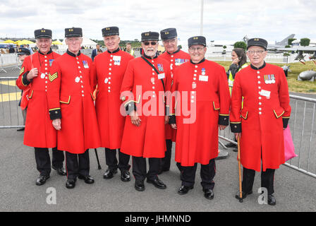 Le Gloucestershire, Royaume-Uni. 14 juillet, 2017. Chelsea retraités profitez d'une journée au Royal International Tattoo ( RIAT) 2017 à la base aérienne de Fairford, Gloucestershire Banque D'Images