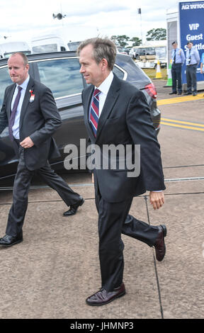 Le Gloucestershire, Royaume-Uni. 14 juillet, 2017. Les États-Unis Ambassadeur britannique Woody Johnson vu assister à la Royal International Tattoo ( RIAT) 2017 à la base aérienne de Fairford, Gloucestershire Banque D'Images