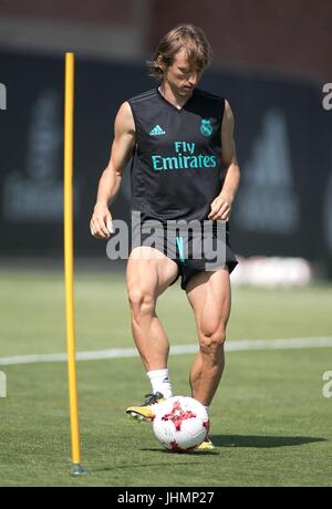 Los Angeles, USA. 14 juillet, 2017. Luka Modric du Real Madrid prend part à une session de formation sur le campus de l'UCLA à Los Angeles, aux États-Unis le 14 juillet 2017. Le Real Madrid devra faire face à Manchester United en Coupe des Champions International à Santa Clara (Californie) le 23 juillet. Credit : Javier Rojas/Xinhua/Alamy Live News Banque D'Images