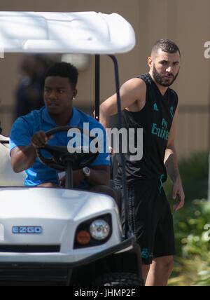 Los Angeles, USA. 14 juillet, 2017. Karim Benzema du Real Madrid arrive à la hauteur pour l'entraînement sur le campus de l'UCLA à Los Angeles, aux États-Unis le 14 juillet 2017. Le Real Madrid devra faire face à Manchester United en Coupe des Champions International à Santa Clara (Californie) le 23 juillet. Credit : Javier Rojas/Xinhua/Alamy Live News Banque D'Images