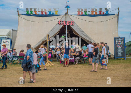 Henham Park, Suffolk, UK. 15 juillet, 2017. Le petit déjeuner - Le Festival Latitude 2017, Henham Park. Suffolk 15 Juillet 2017 Crédit : Guy Bell/Alamy Live News Banque D'Images