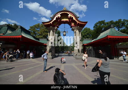 L'éléphant porte d'entrée de la rue de Budapest au jardin zoologique à Berlin le 25 août 2013, Allemagne Banque D'Images