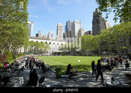 La pelouse au Bryant Park New York USA Banque D'Images