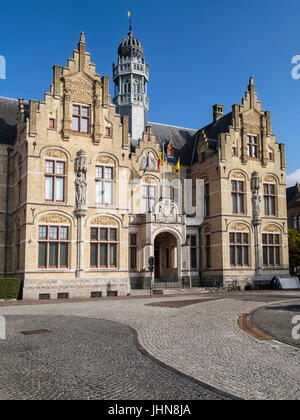 Bâtiment de la Cour de Justice de la place du marché d'Ypres, Flandre occidentale, Belgique. Banque D'Images