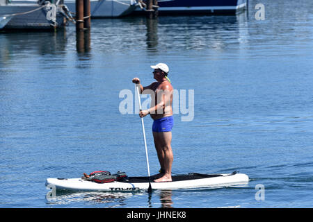 Paddleboarding à Provincetown, Massachusetts Port à Cape Cod Banque D'Images