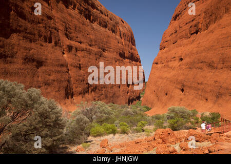 À l'intérieur et autour de l'énorme Kata Tjuta (Olgas) centre de l'Australie Banque D'Images