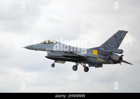 Un belge general dynamics f-16 arrive à raf fairford avant de riat 2017 Banque D'Images
