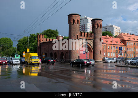 KALININGRAD, RUSSIE - 7 juin 2017 : l'Sackheim Gate est l'une des sept portes de la ville, survivant de la porte actuelle a été construite au milieu du 19e siècle Banque D'Images