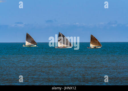 Trois bateaux de pêche à Amborovy Mahajanga (Madagascar), de l'ouest. Banque D'Images