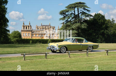 1955 Studebaker Speedster à rallier des géants american car show, Blenheim Palace, Oxfordshire, Angleterre. Classic vintage American car Banque D'Images