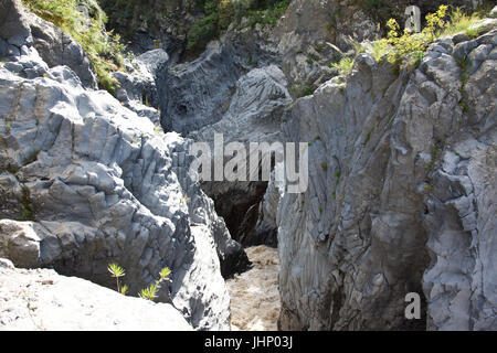 Sicile, Italie, Italia, Volcan Ethna, avec des champs de lave de l'éruption et de soufre Banque D'Images