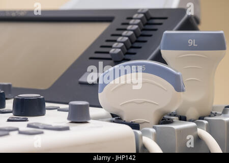 Vue en gros plan d'une machine avec deux capteurs à ultrasons Banque D'Images