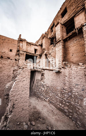 Maison en ruine dans la vallée du Draa dans le désert du Sahara, près de Zagora, dans le centre du Maroc Banque D'Images