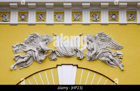 Dieu reliefs sur l'entrée principale du bâtiment de l'Amirauté à Saint-Pétersbourg, en Russie. Amirauté est l'actuel siège de la marine russe à Saint P Banque D'Images