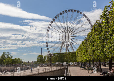 Grande roue sur la place de la Concorde à Paris. Banque D'Images